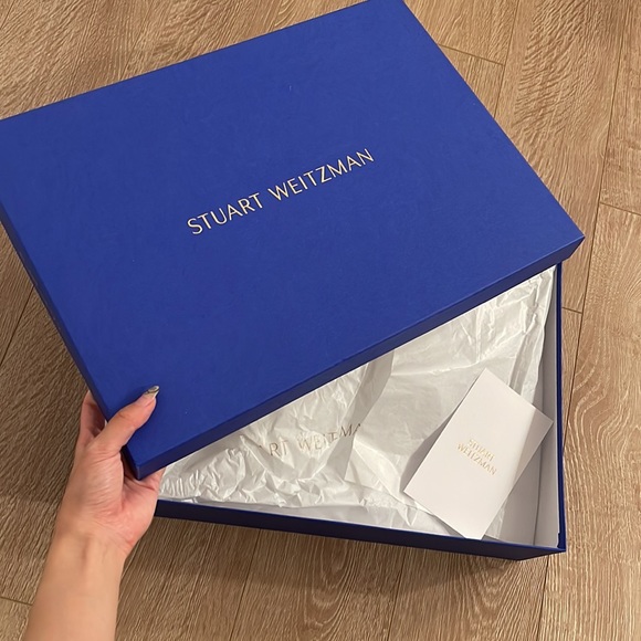 Stuart Weitzman shoe box, medium - Picture 2 of 2